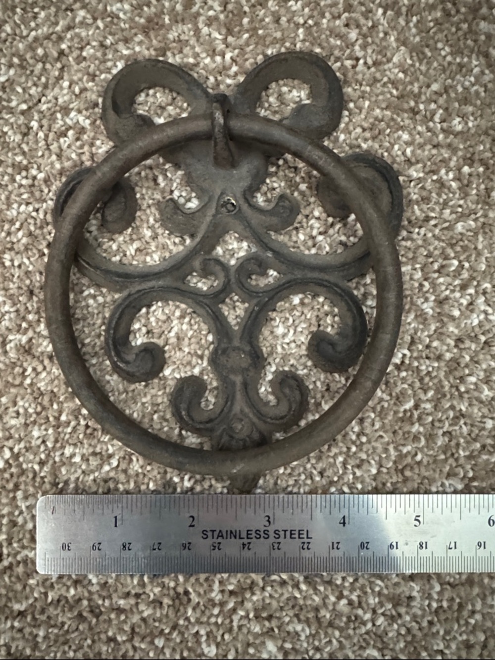 Ornate Cast Iron Towel holder in Aged Brown - Picture 2 of 3